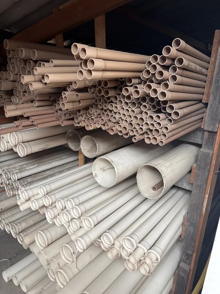 Cano de PVC estocado